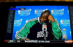 Kevin Garnett passe sur le billard