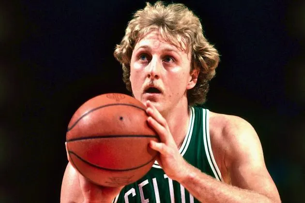 Triple MVP dans les années 80 et trois fois champion NBA, Larry Bird est tout simplement l'un des meilleurs ailiers de l'histoire