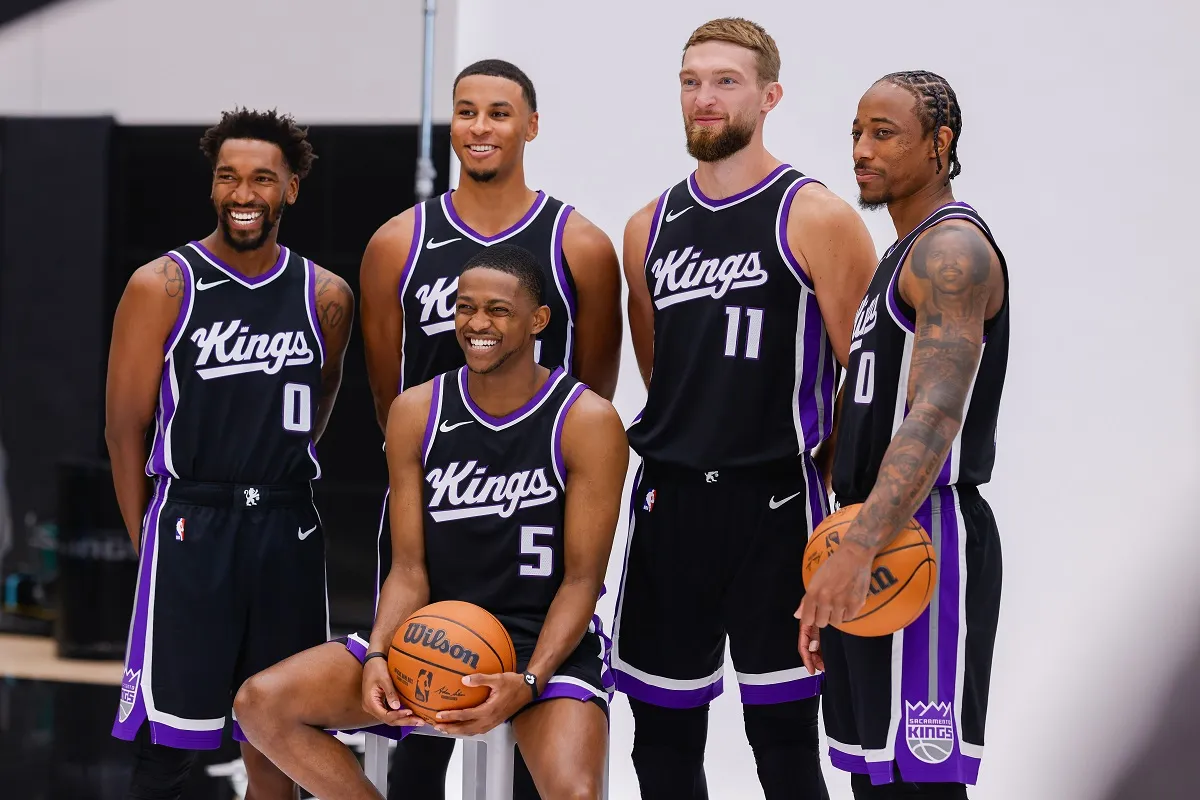 Malik Monk, De'Aaron Fox, Keegan Murray, Domantas Sabonis et DeMar DeRozan, le nouveau noyau dur des Kings