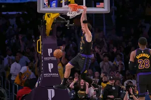 Les Lakers ressortent le « Showtime » face aux Cavaliers