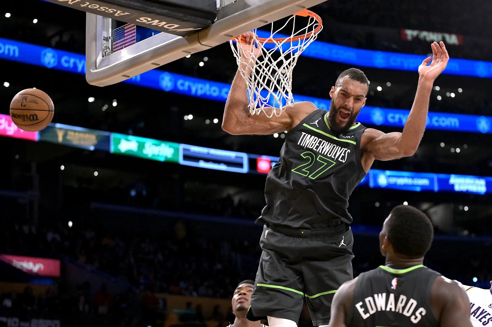 Rudy-Gobert (Wolves) au dunk contre les Lakers