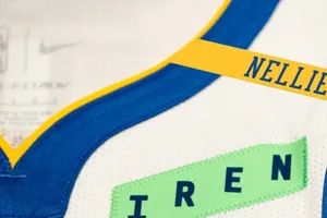 Un patch hommage à Don Nelson sur le maillot des Warriors