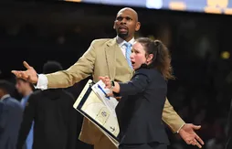 NCAA | Jerry Stackhouse s’en prend violemment aux arbitres et se fait logiquement expulser !