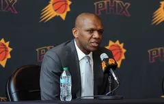 Son « tour » étant venu aux Suns, James Jones intègre les bureaux de la NBA