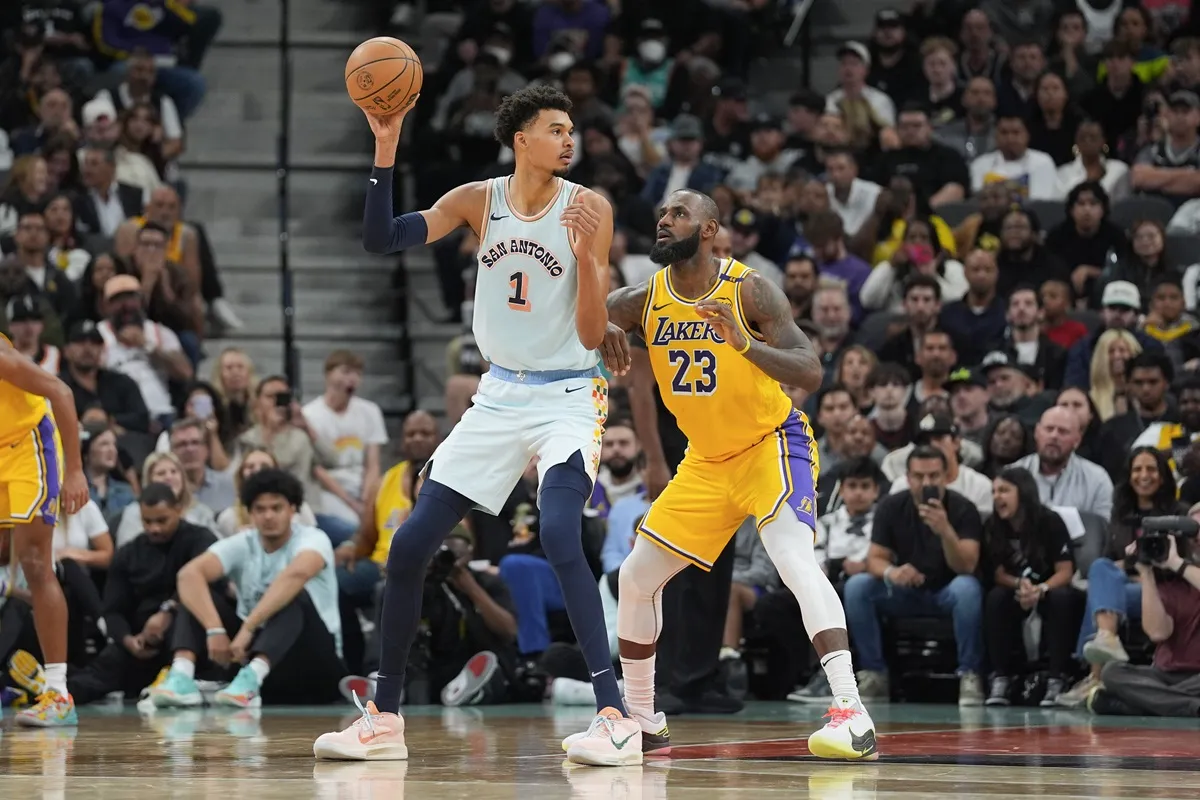 Victor Wembanyama et LeBron James Los Angeles