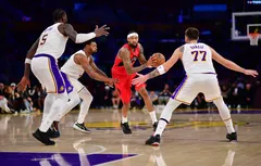Les Lakers resserrent leur défense pour étouffer les Raptors