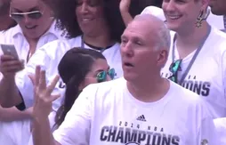 Gregg Popovich chambre les “Three Amigos” à la parade de San Antonio