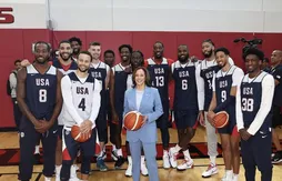 En visite surprise, Kamala Harris demande à Team USA de ramener l’or