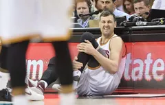 Fracture de la jambe pour Andrew Bogut !