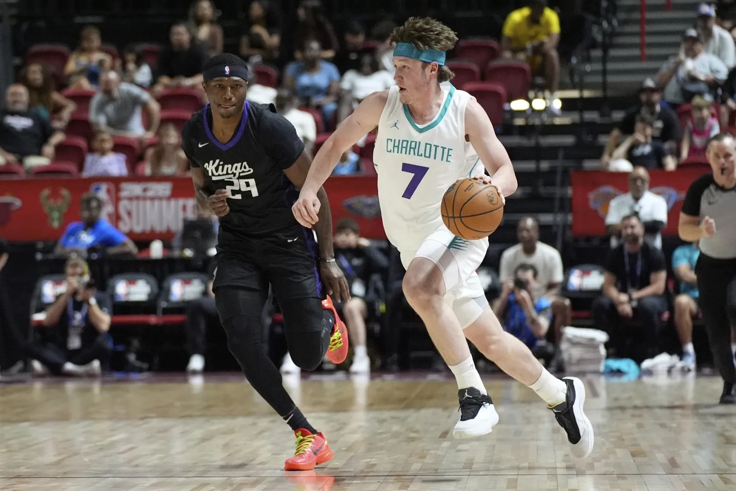 Kon Knueppel avec les Hornets