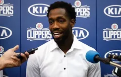 Patrick Beverley explique pourquoi il a jeté le ballon sur un fan des Mavs