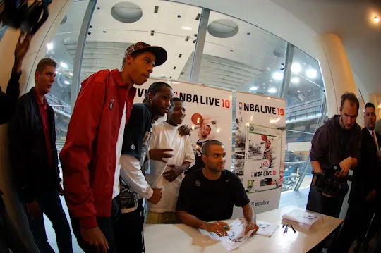 tony-parker-dedicaces-nba-live-10-2