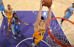 Les Lakers veulent se renforcer au poste de pivot