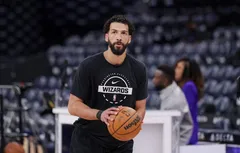 Anthony Gill rempile (encore) avec les Wizards