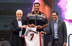 Giannis Antetokounmpo explique pourquoi il a laissé le numéro 34 à Milwaukee
