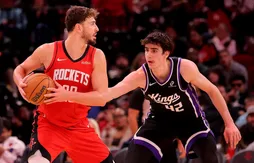 Les Rockets explosent les Kings d’un grand Maxime Raynaud