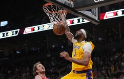 Les Lakers se font une belle frayeur mais rebondissent à Toronto