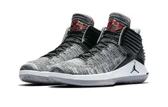 La Air Jordan 32 met les pieds dans le ciment
