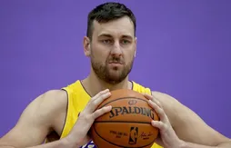 Andrew Bogut évoque le malaise des jeunes Lakers face aux rumeurs