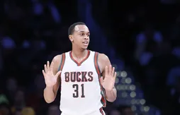 Milwaukee prolonge John Henson pour quatre ans