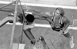 Le 11 mai 1980, Julius Erving réussit le lay-up le plus fou de l’histoire
