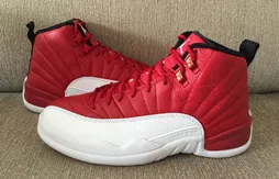 Une Air Jordan 12 rouge et blanche le 2 juillet