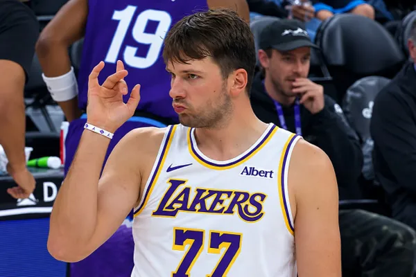 Avec 52 points de Luka Doncic, les Lakers éteignent le Jazz