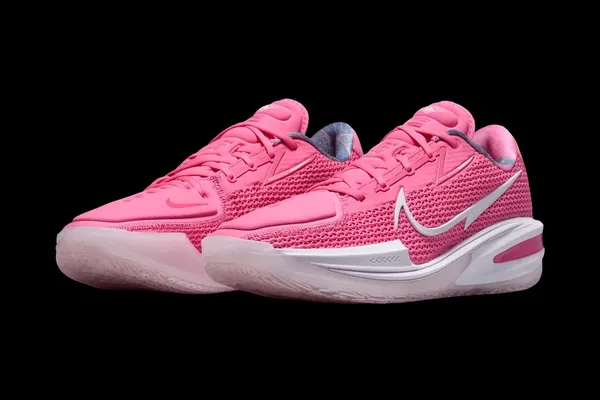 La Nike GT Cut 1 voit la vie en rose