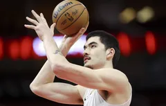 Steven Adams pas inquiet pour Zach Edey