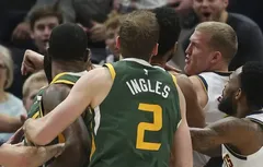 Mason Plumlee et Derrick Favors en viennent aux mains