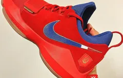 Nike met ses modèles signatures aux couleurs de son académie de basket