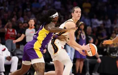 Caitlin Clark revient, mais le Fever explose en défense à Los Angeles
