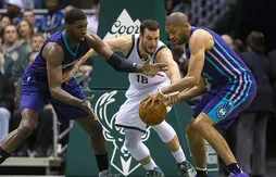 Roy Hibbert et Spencer Hawes à Milwaukee en échange de Miles Plumlee