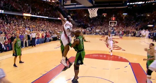 lebron-james-dunk-garnett