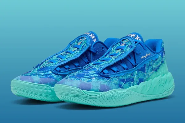 La MB.05 Lo « Ultra Blue » les pieds dans l’eau