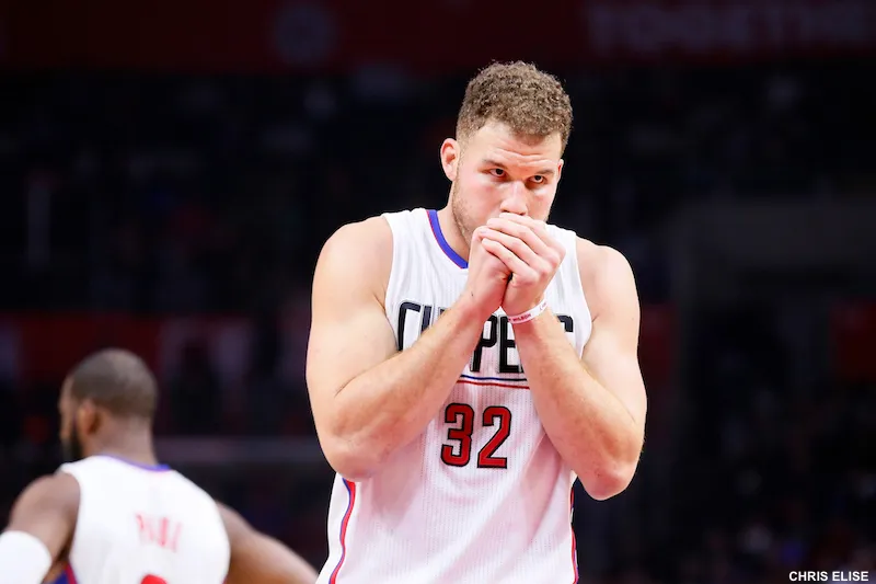 DeAndre Jordan et Blake Griffin squattent moins les Top 10, mais la franchise est numéro 1 de la NBA avec 11 victoires en 13 matches. Il n'en demeure pas moins que lorsqu'il y a une ouverture, l'un comme l'autre peuvent encore placer des dunks énormes, et cette nuit, c'est Griffin qui s'est offert un gros poster sur les 2m13 de Robin Lopez.