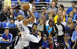 Vince Carter survole les Hawks dans le money time