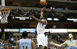 Dallas cherche à transférer Jeremy Evans et JaVale McGee