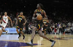 Bol Bol saisit sa chance dans la rotation des Suns