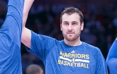 Les Warriors en pole position sur Andrew Bogut