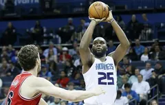 Al Jefferson touché au mollet