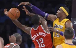 Kobe Bryant et Dwight Howard chassent les Bucks