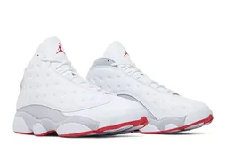 Une Air Jordan 13 éclatante pour l’été