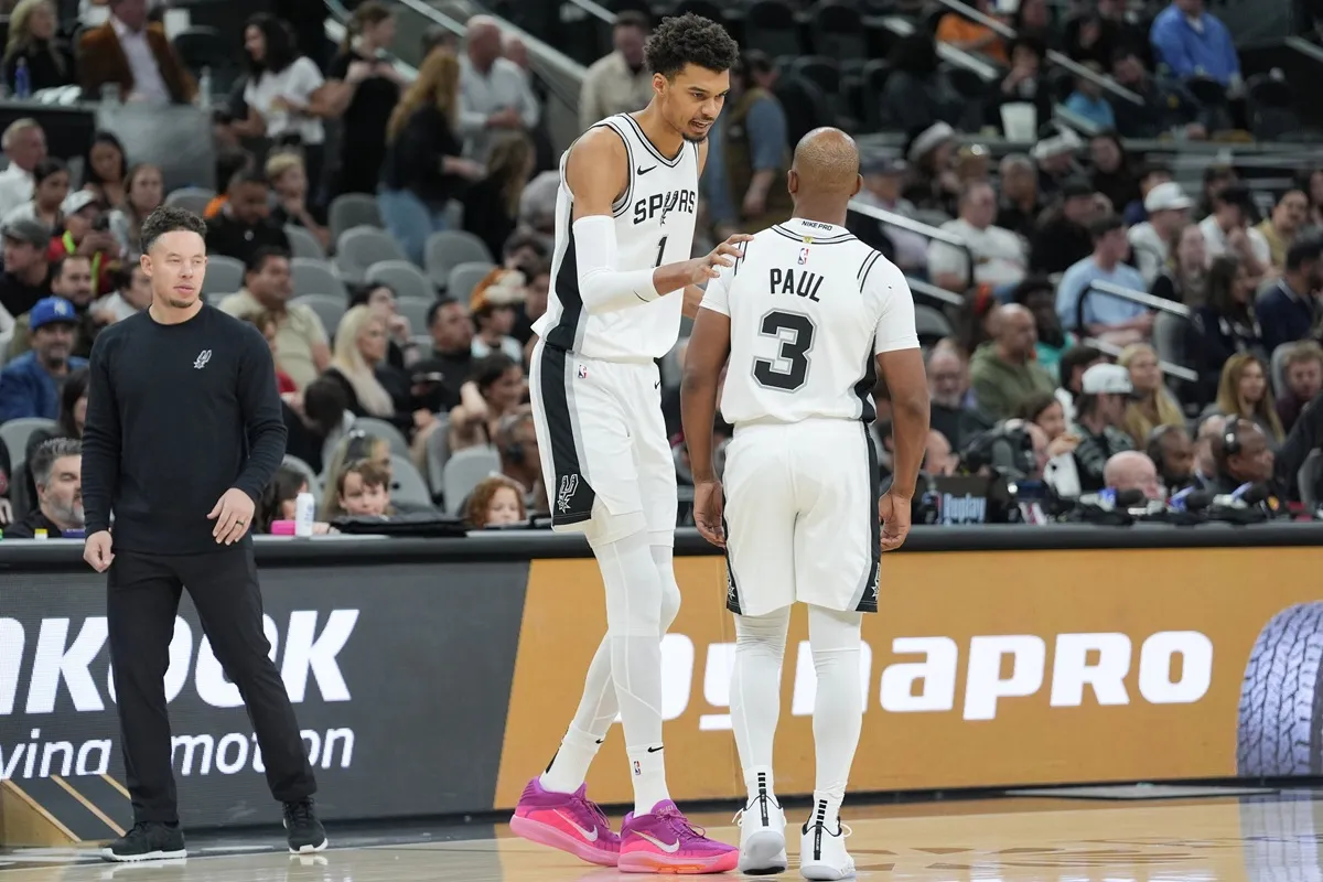 Victor Wembanyama et Chris-Paul (Spurs) contre les Blazers