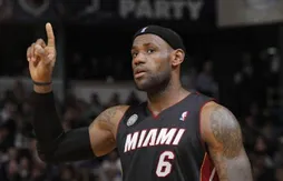 LeBron James règne sur le Staples Center