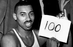Il existe une vidéo du fameux record de Wilt Chamberlain