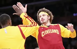 Les Cavaliers ont offert une bague de champion à Anderson Varejao