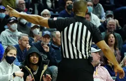 De retour à UConn comme spectateur, James Bouknight se fait virer par un arbitre