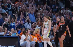 Paige Bueckers et Azzi Fudd remportent leur dernier match dans le Connecticut