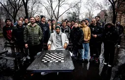 Quand Victor Wembanyama joue aux échecs en plein New York !